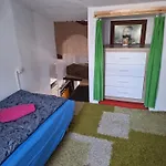 Hostel Szalupa Airport