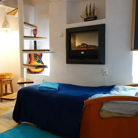 Vandrerhjem Szalupa Airport *