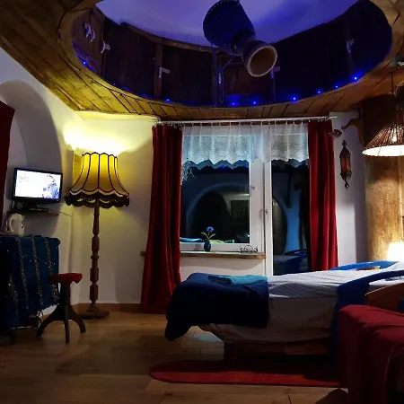 Szalupa Airport Hostel