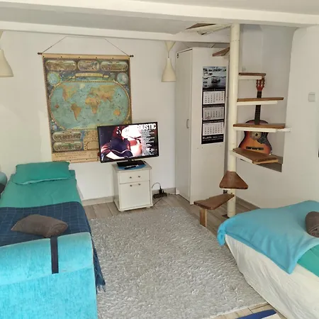 Hostel Szalupa Airport *