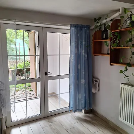 Szalupa Airport Vandrerhjem Zakroczym