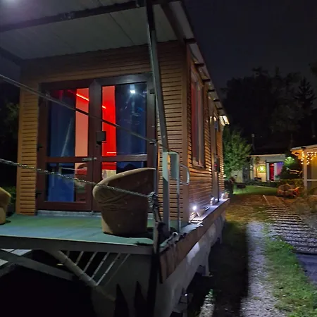 Szalupa Airport Vandrerhjem