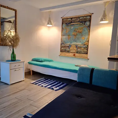 Vandrerhjem Szalupa Airport