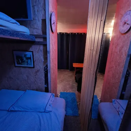 Hostel Szalupa Airport *