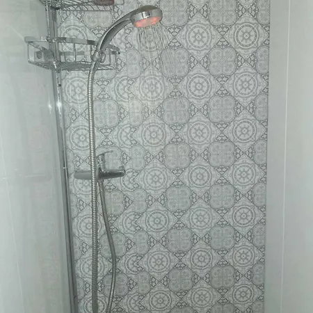 Szalupa Airport Vandrerhjem