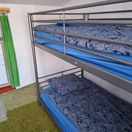 Szalupa Airport Vandrerhjem