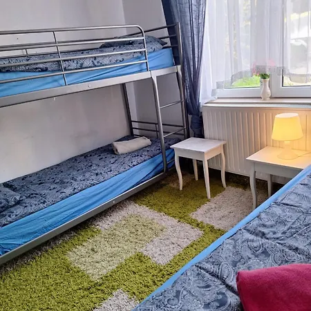 Szalupa Airport Vandrerhjem Zakroczym