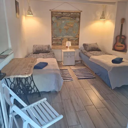 Vandrerhjem Szalupa Airport