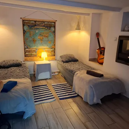 Szalupa Airport Hostel Zakroczym