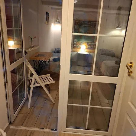 Vandrerhjem Szalupa Airport