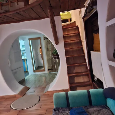 Vandrerhjem Szalupa Airport *