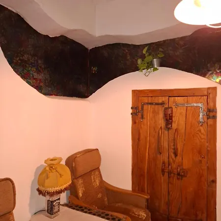 Szalupa Airport Vandrerhjem