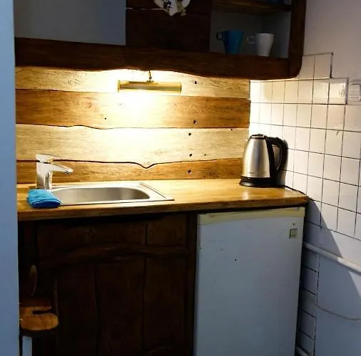 Szalupa Airport Hostel *