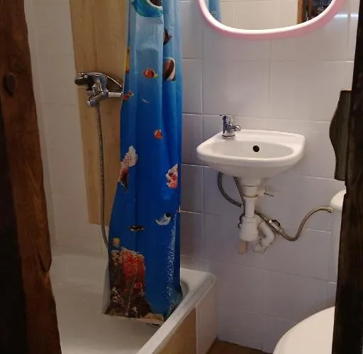 Szalupa Airport Hostel *