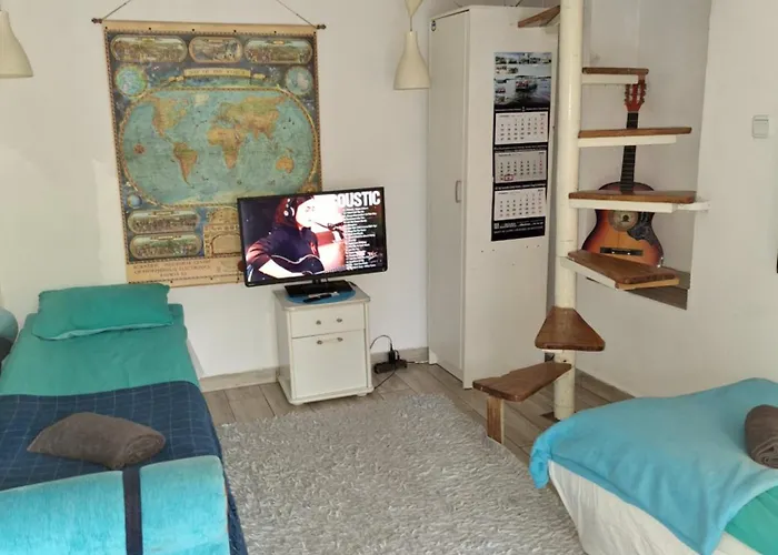 Hostel Szalupa Airport *