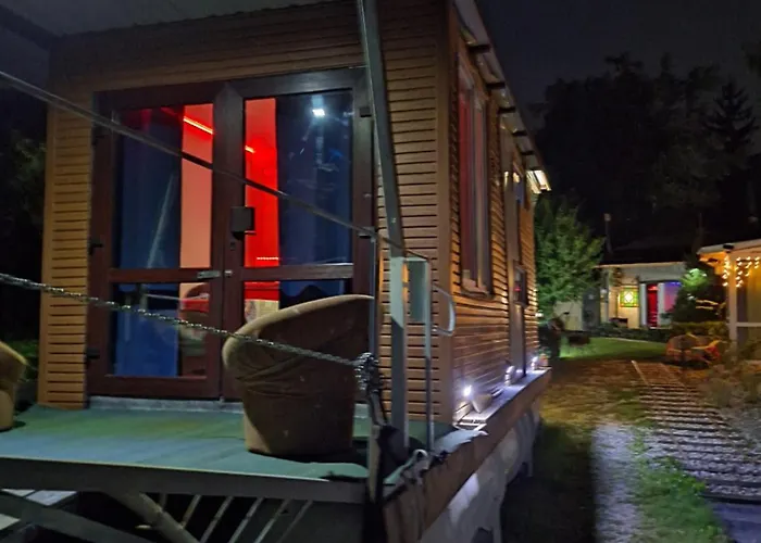 Szalupa Airport Hostel