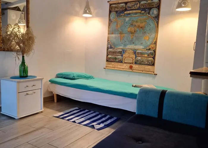 Hostel Szalupa Airport