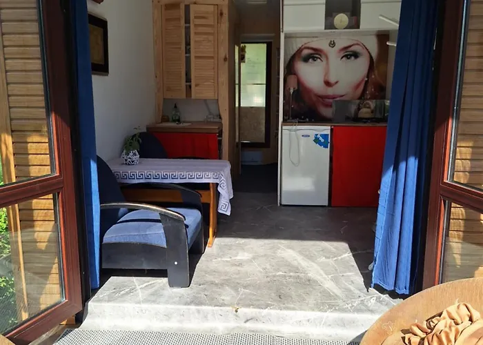 Szalupa Airport Hostel Zakroczym