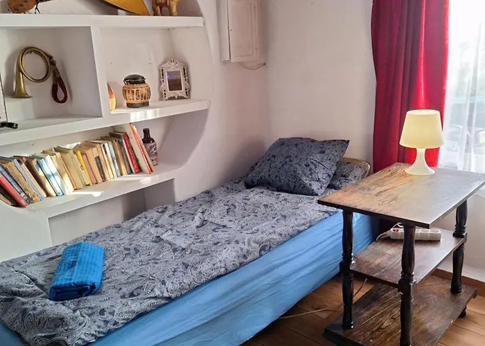 Hostel Szalupa Airport *