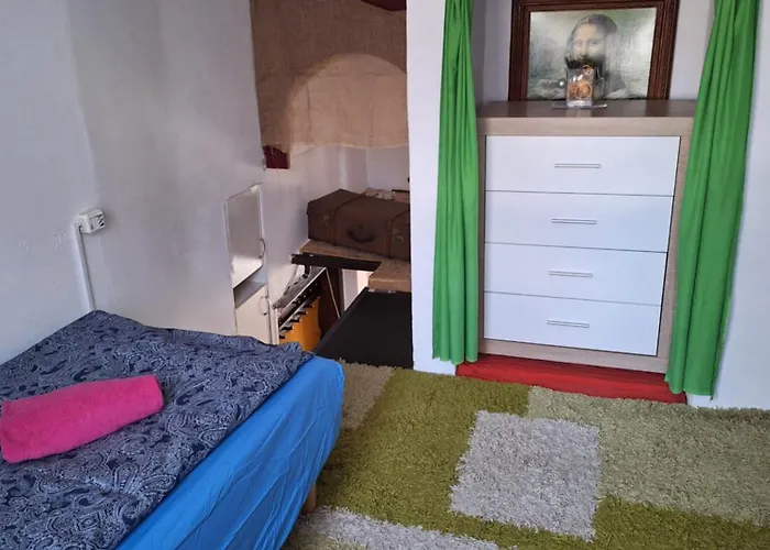 Hostel Szalupa Airport