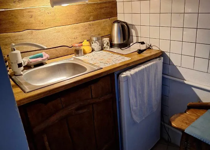 Szalupa Airport Hostel