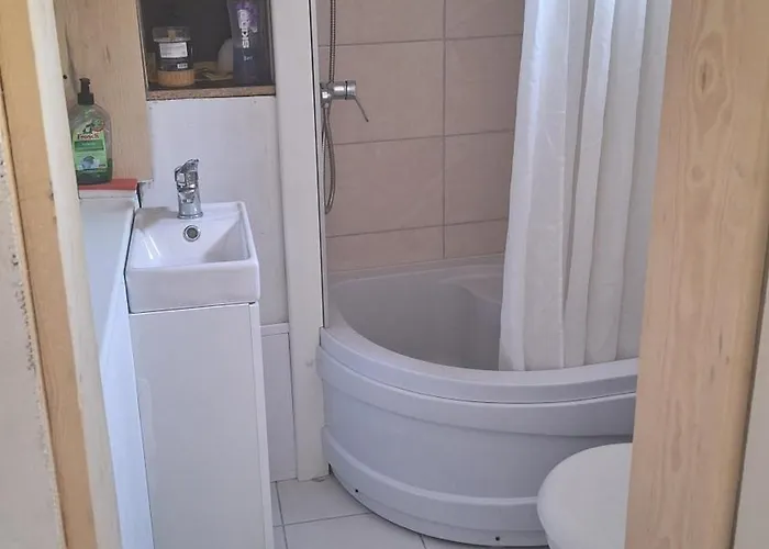 Szalupa Airport Hostel Zakroczym