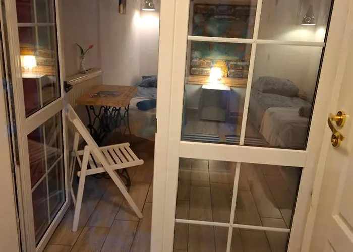 Hostel Szalupa Airport