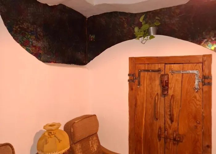 Szalupa Airport Hostel