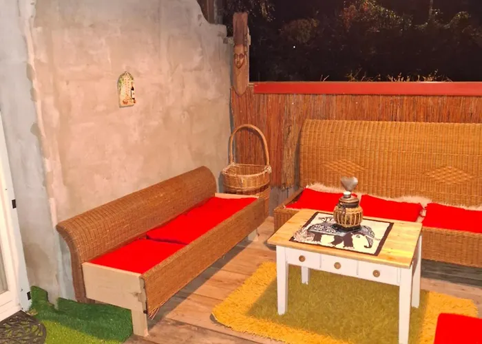 Szalupa Airport Hostel *