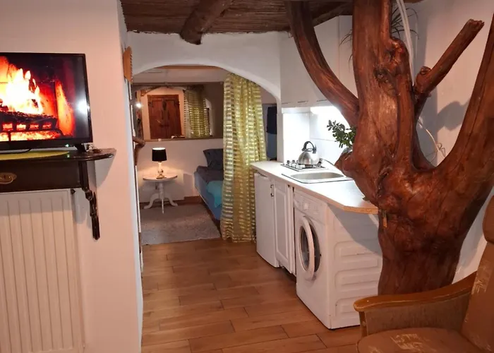 Szalupa Airport Hostel *