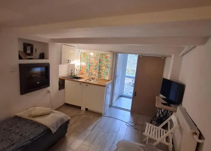 Hostel Szalupa Airport *